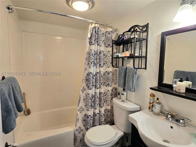 16330 Oak Walk, Miami Lakes, FL 33014