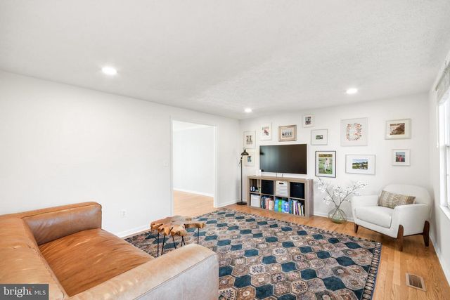 5833 WOODWINDS CIR, Frederick, MD 21703