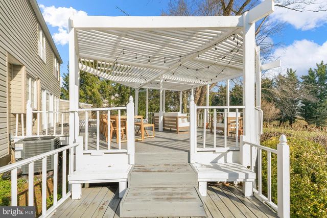 5833 WOODWINDS CIR, Frederick, MD 21703