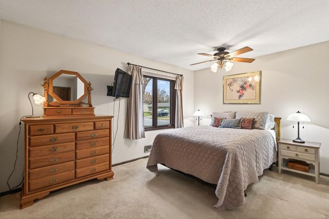 10156 Pilgrim Lane N, Maple Grove, MN 55369