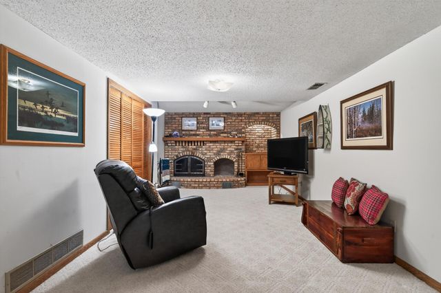 10156 Pilgrim Lane N, Maple Grove, MN 55369