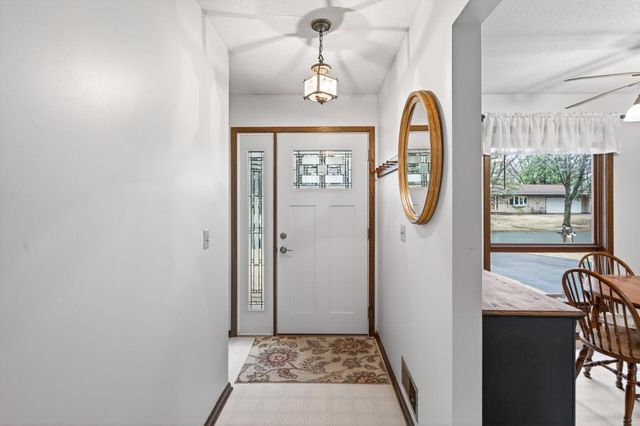 10156 Pilgrim Lane N, Maple Grove, MN 55369