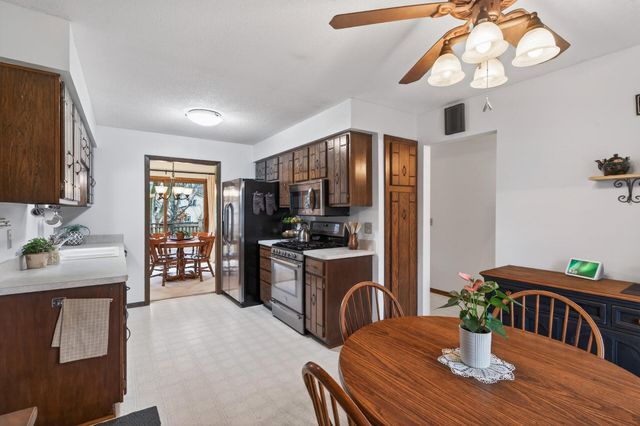 10156 Pilgrim Lane N, Maple Grove, MN 55369