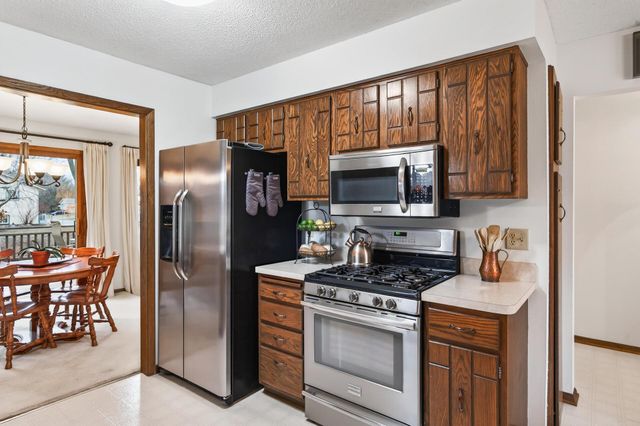 10156 Pilgrim Lane N, Maple Grove, MN 55369