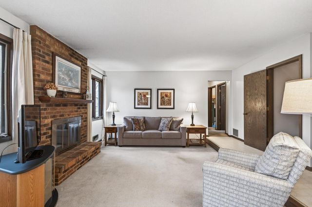 10156 Pilgrim Lane N, Maple Grove, MN 55369