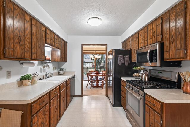 10156 Pilgrim Lane N, Maple Grove, MN 55369