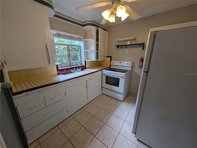 520 11TH AVENUE N Apartment 1, St Petersburg, FL 33701