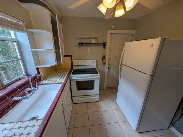 520 11TH AVENUE N Apartment 1, St Petersburg, FL 33701