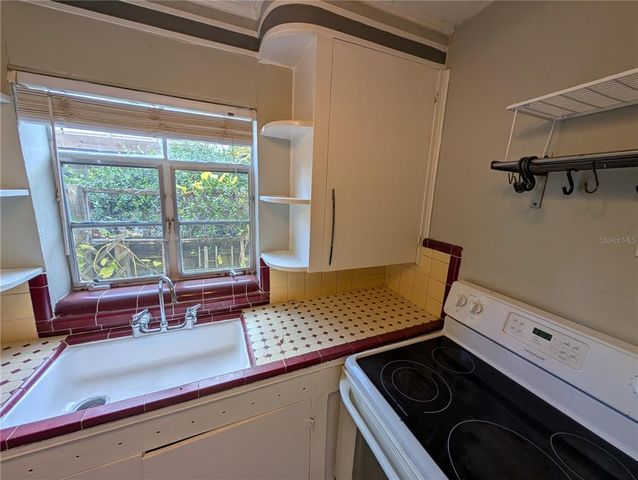 520 11TH AVENUE N Apartment 1, St Petersburg, FL 33701