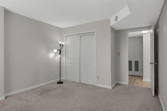 66 9th Street E 1305, Saint Paul, MN 55101