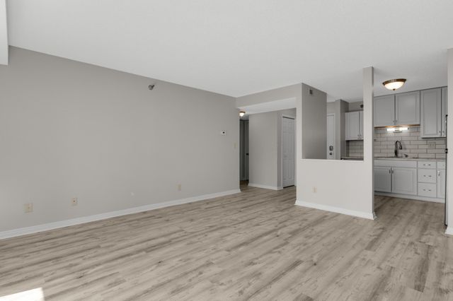 66 9th Street E 1305, Saint Paul, MN 55101