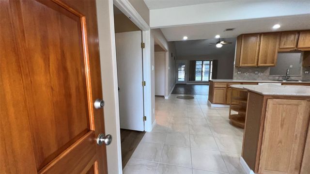 6615 Deer Ridge Lane, Houston, TX 77086