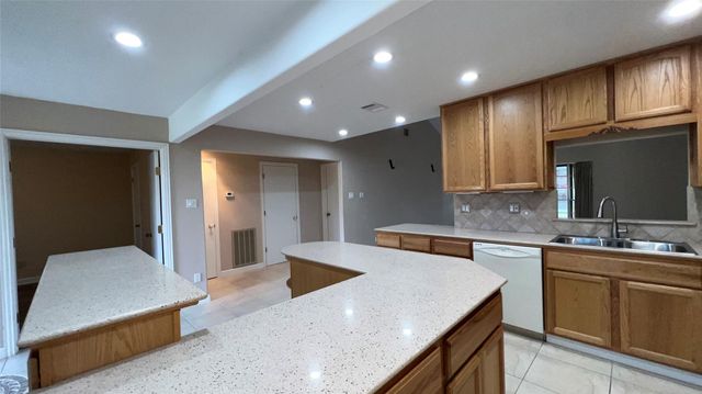 6615 Deer Ridge Lane, Houston, TX 77086