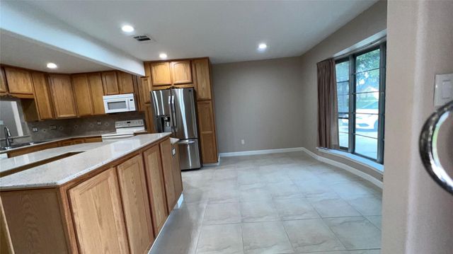 6615 Deer Ridge Lane, Houston, TX 77086