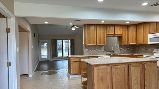 6615 Deer Ridge Lane, Houston, TX 77086