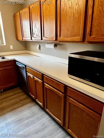 20478 Longwood Drive 30, Clinton Township, MI 48038