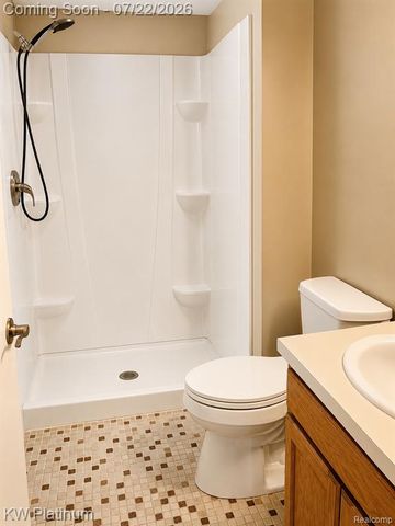 20478 Longwood Drive 30, Clinton Township, MI 48038