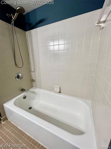 20478 Longwood Drive 30, Clinton Township, MI 48038