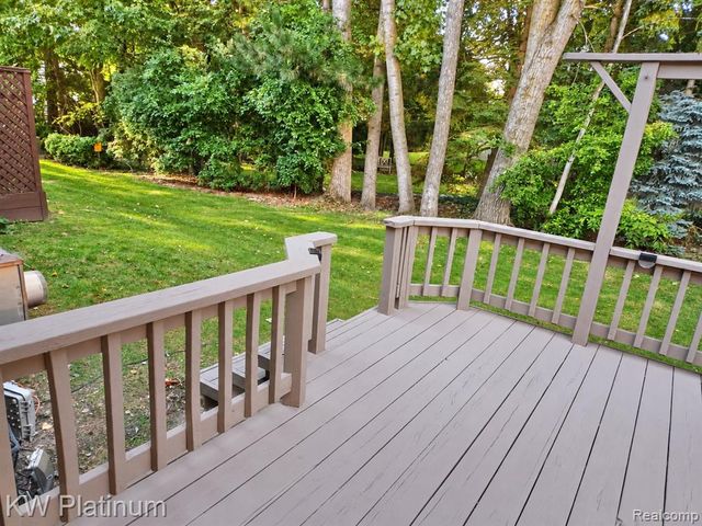 20478 Longwood Drive 30, Clinton Township, MI 48038