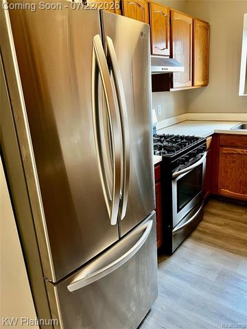 20478 Longwood Drive 30, Clinton Township, MI 48038