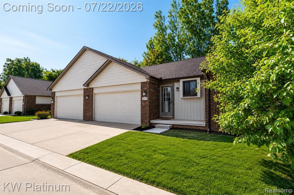 20478 Longwood Drive 30, Clinton Township, MI 48038