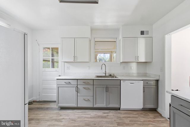 305 W DIAMOND AVE, Gaithersburg, MD 20877