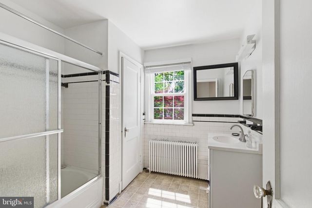 305 W DIAMOND AVE, Gaithersburg, MD 20877