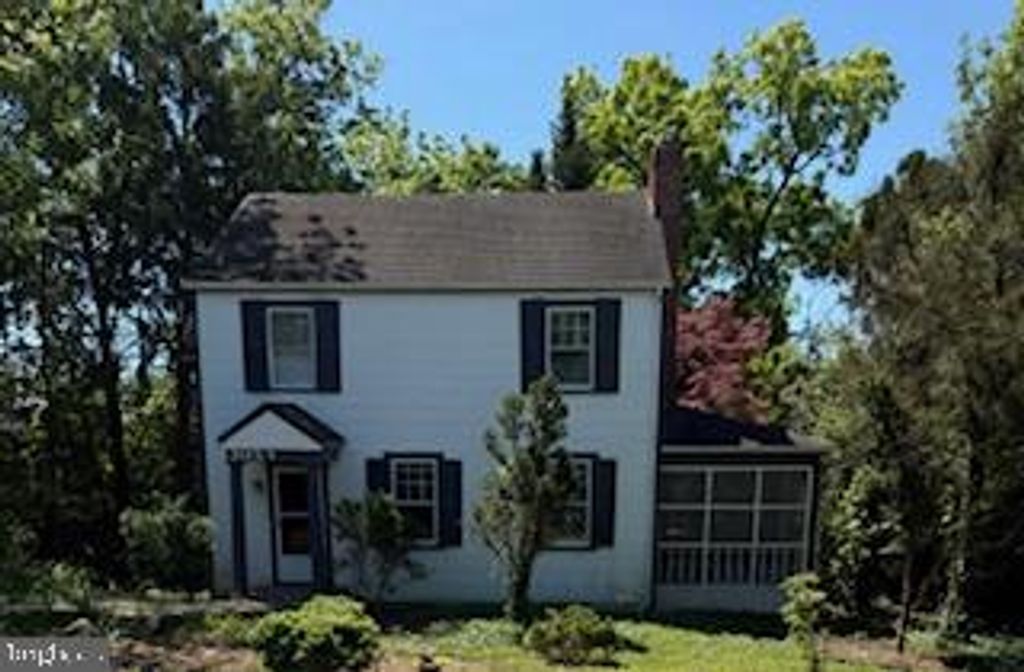 Image 1 of property listing at 305 W DIAMOND AVE, Gaithersburg, MD 20877