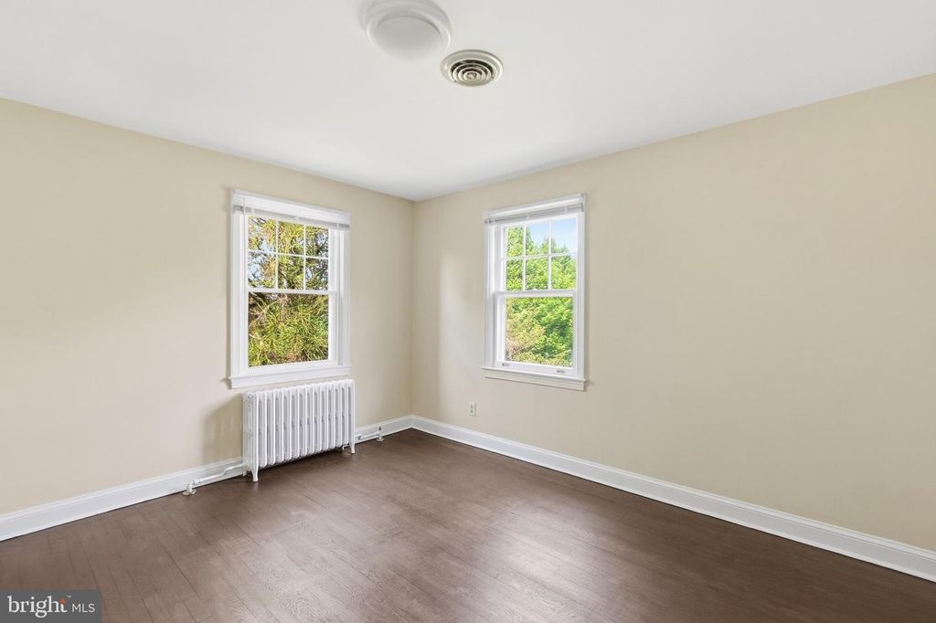Image 18 of property listing at 305 W DIAMOND AVE, Gaithersburg, MD 20877