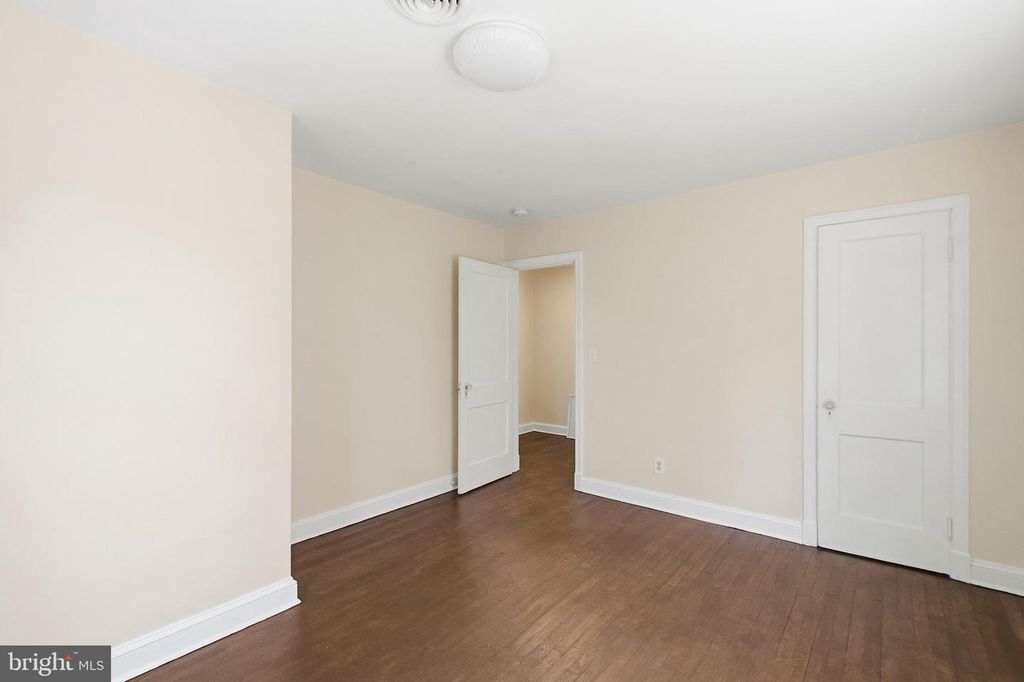 Image 21 of property listing at 305 W DIAMOND AVE, Gaithersburg, MD 20877