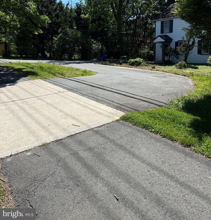 Image 23 of property listing at 305 W DIAMOND AVE, Gaithersburg, MD 20877