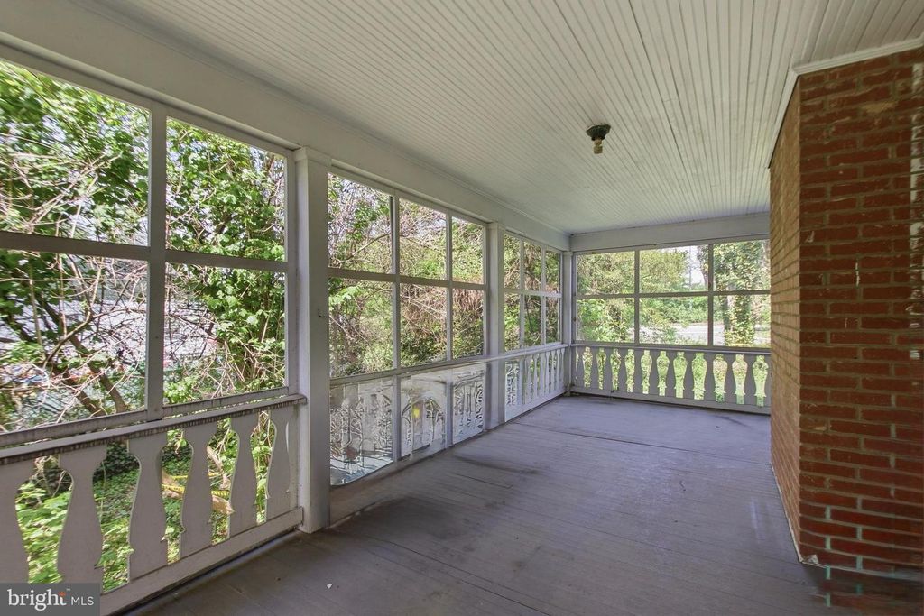 Image 24 of property listing at 305 W DIAMOND AVE, Gaithersburg, MD 20877