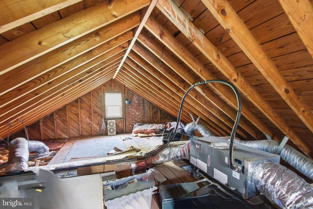 Image 27 of property listing at 305 W DIAMOND AVE, Gaithersburg, MD 20877