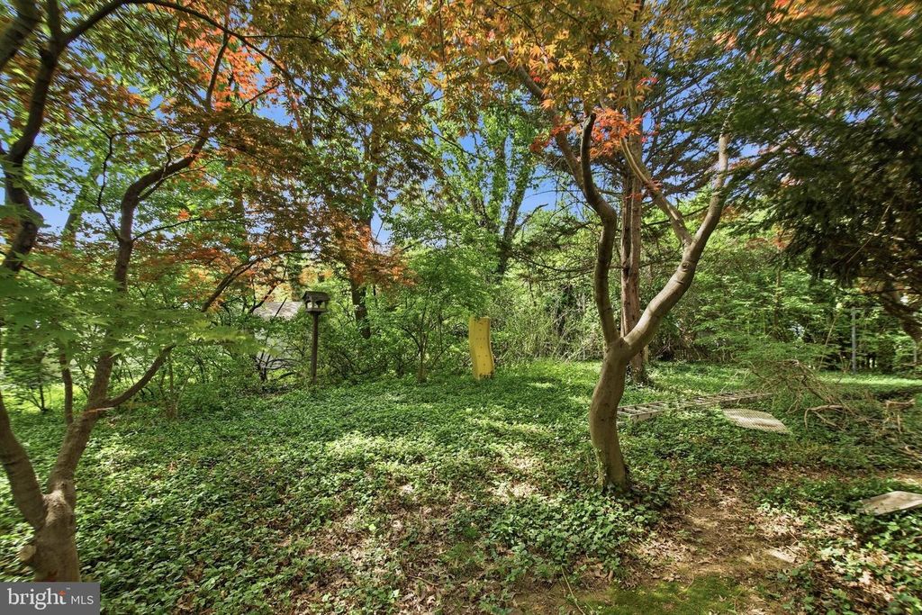 Image 31 of property listing at 305 W DIAMOND AVE, Gaithersburg, MD 20877