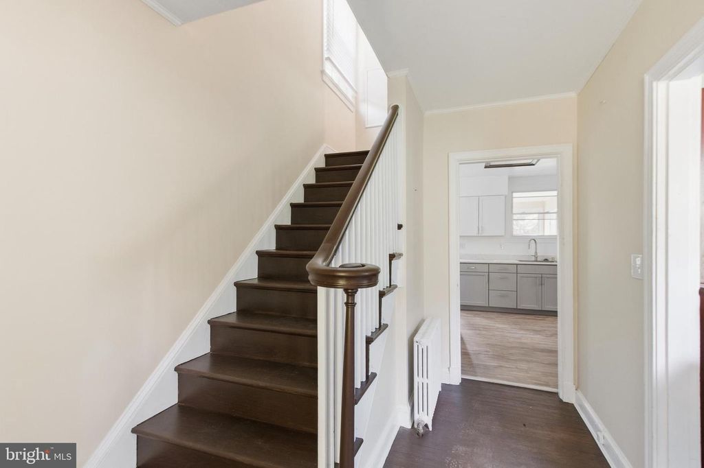 Image 4 of property listing at 305 W DIAMOND AVE, Gaithersburg, MD 20877