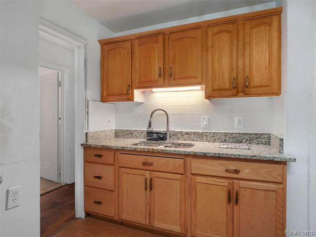 14473 Carlisle Street, Detroit, MI 48205
