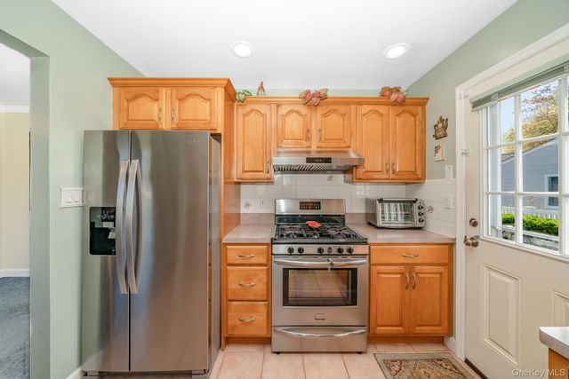 18 Byron Road, Commack, NY 11725