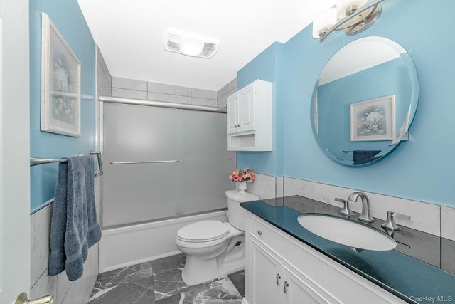 18 Byron Road, Commack, NY 11725