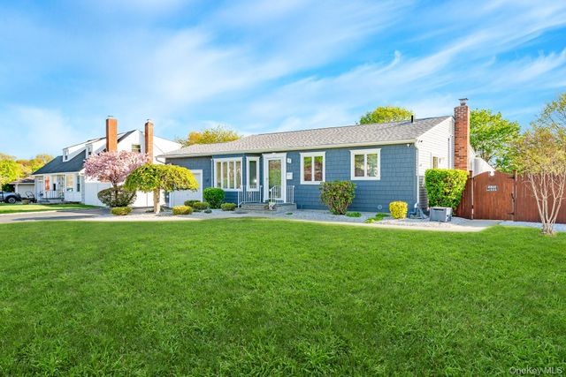 18 Byron Road, Commack, NY 11725