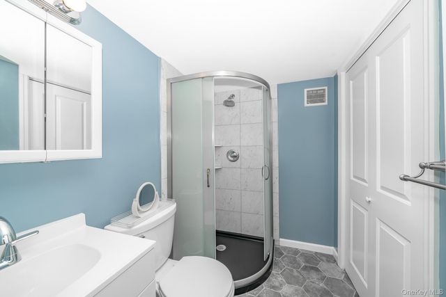 18 Byron Road, Commack, NY 11725