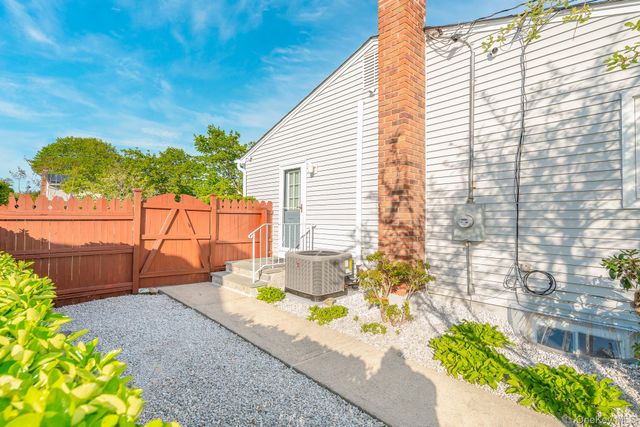 18 Byron Road, Commack, NY 11725