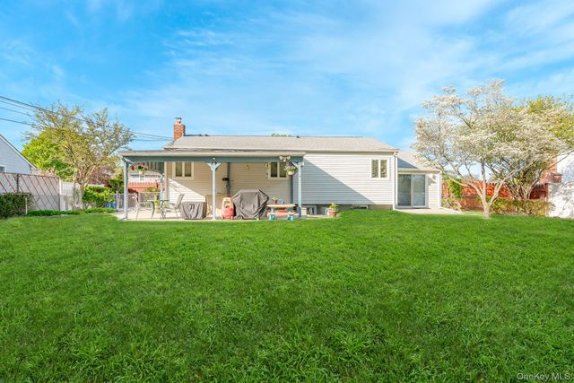 18 Byron Road, Commack, NY 11725