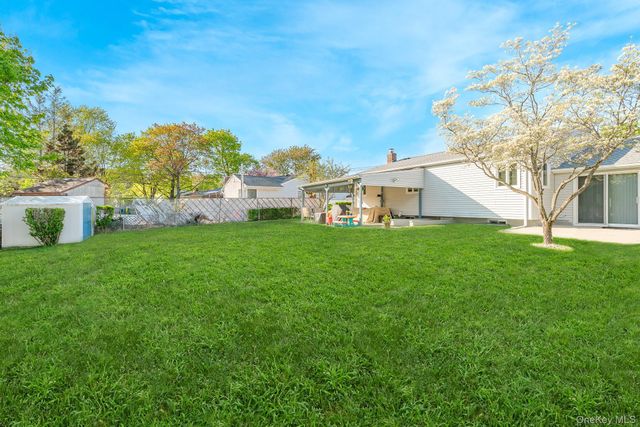 18 Byron Road, Commack, NY 11725