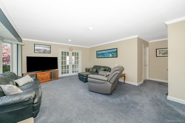 18 Byron Road, Commack, NY 11725