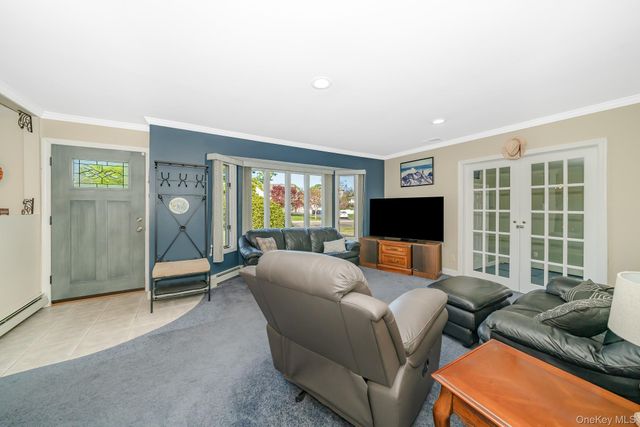 18 Byron Road, Commack, NY 11725