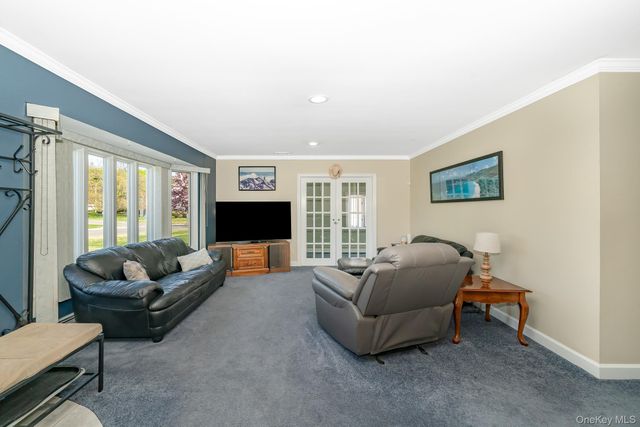 18 Byron Road, Commack, NY 11725