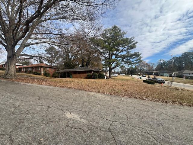 2090 Cherry Lane, Decatur, GA 30032