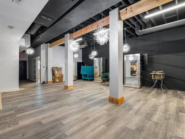8808 Saint Charles Rock Road Road, St Louis, MO 63114