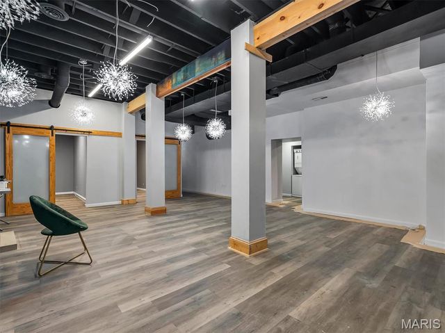 8808 Saint Charles Rock Road Road, St Louis, MO 63114