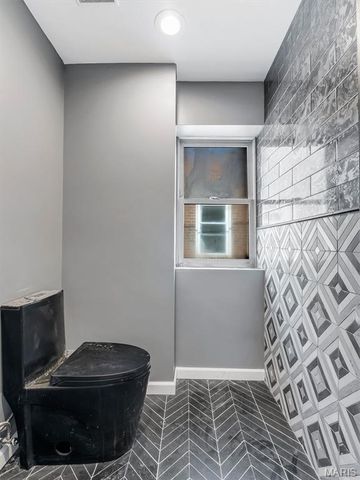8808 Saint Charles Rock Road Road, St Louis, MO 63114